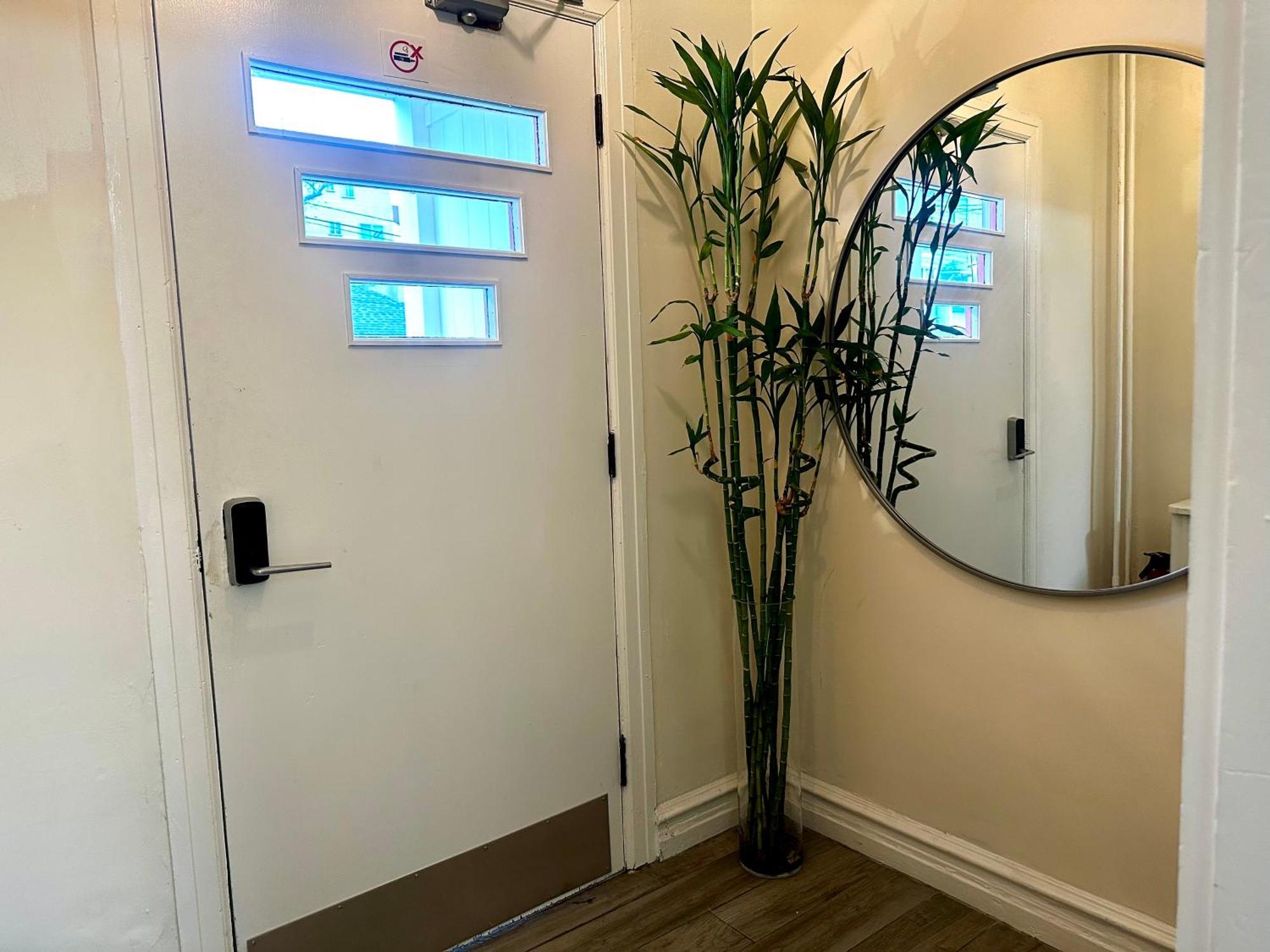 7-A Diamond In Yonkers Apartment Екстериор снимка